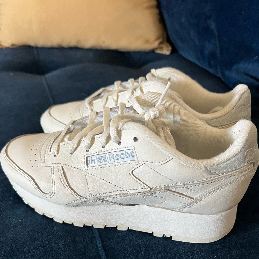 Reebok Classic Leather "Chalk/Chalk/Sea Grey" Women's Shoe **New** - Picture 3 of 9
